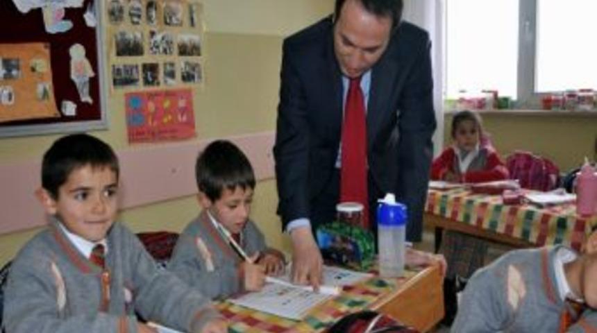 Suşehri Kaymakamı Demiral Okullarda İncelemelerde Bulundu