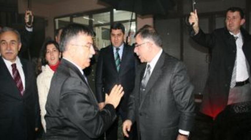 Milli Savunma Bakanı Yılmaz, Vali Yılmaz&rsquo;ı Ziyaret Etti