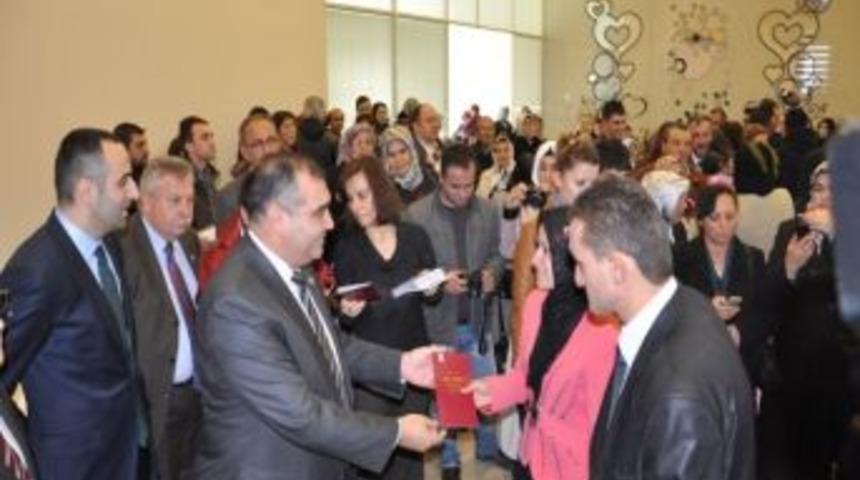 12.12.12 Saat 12:00`de Evlenmek İçin Sıraya Girdiler