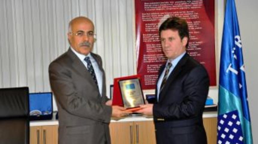 Iğdır Valisi Pek, Telekom M&uuml;d&uuml;r&uuml;'n&uuml; Ziyaret Etti