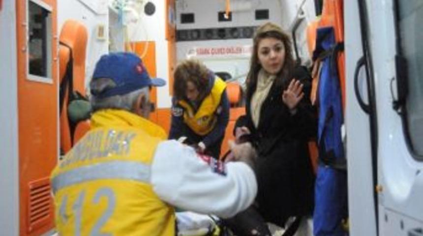 &Ouml;ğretmen Servisi Kaza Yaptı: 8 Yaralı