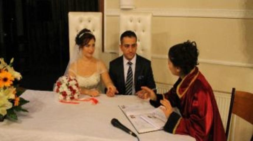 Sel&ccedil;uk'ta '12.12.12' &Ccedil;ılgınlığı