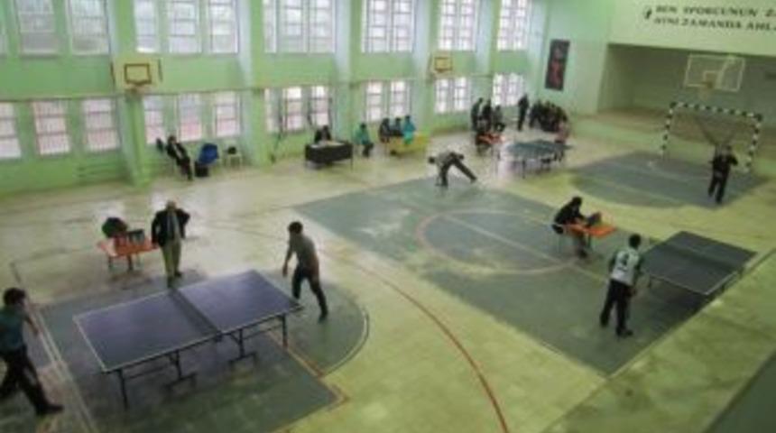 &Ouml;demiş&rsquo;te Liseler, Masa Tenisinde Kozlarını Paylaştı