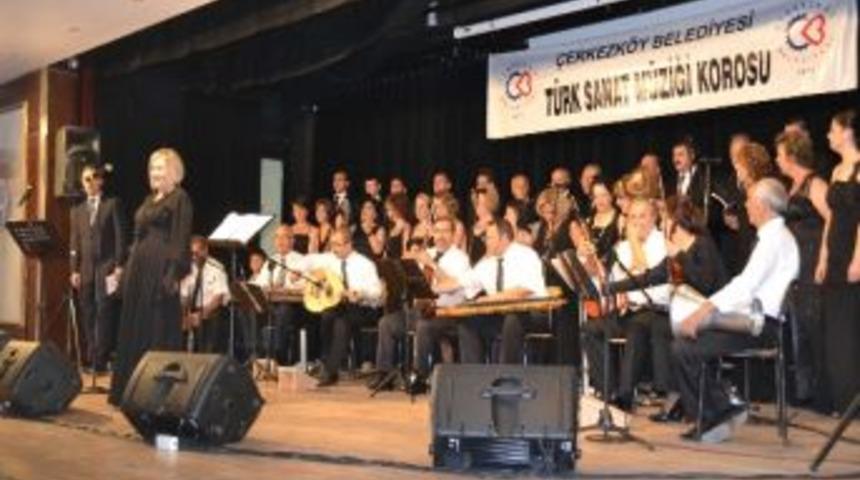 &Ccedil;erkezk&ouml;y Belediye Korosundan Yılın Son Konseri