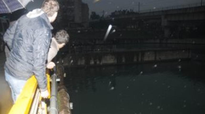 Polis Nehirde Uyuşturucu Hap Aradı