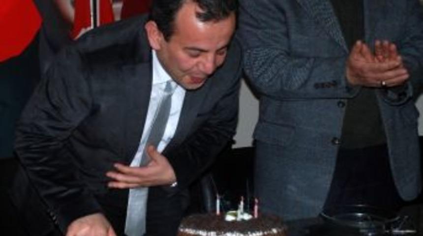 Tanju &Ouml;zcan&rsquo;a S&uuml;rpriz Doğum G&uuml;n&uuml; Partisi