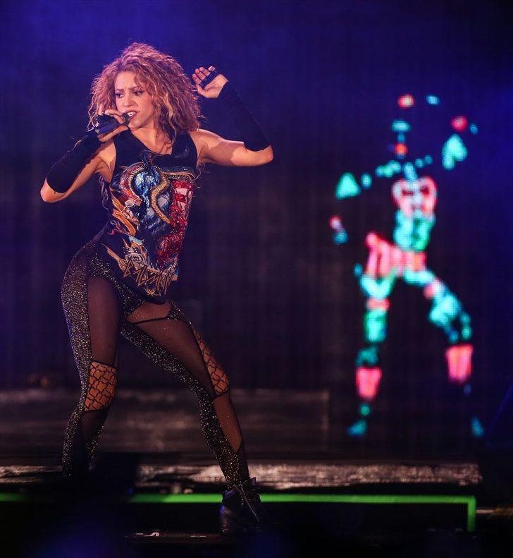 Shakira İstanbul konserinde binlerce kişiyi coşturdu G2