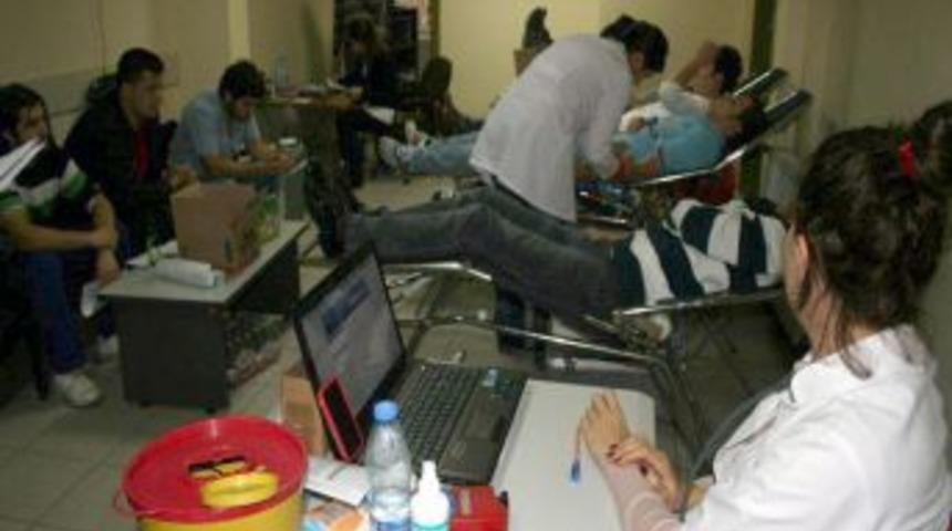 Zafer Fen&rsquo;den Kızılay&rsquo;a Kan Bağışı