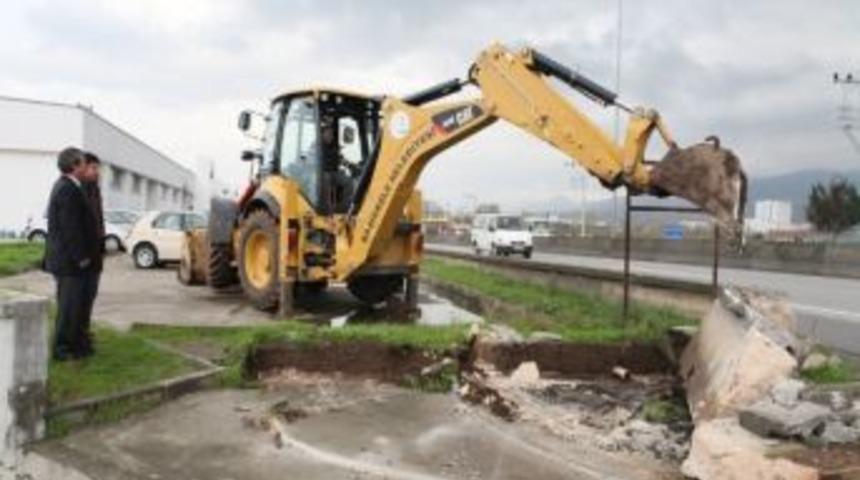 Başiskele Belediyesi D-100 Karayoluna &Uuml;st Ge&ccedil;it Yaptırıyor