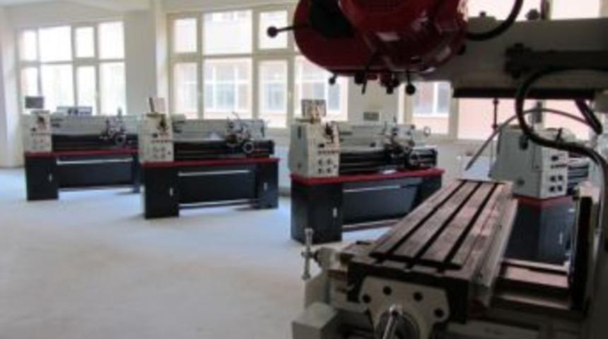 Meslek Liseli Öğrenciler Yeni Makinelerle Piyasaya Hazır Olarak Atılacak