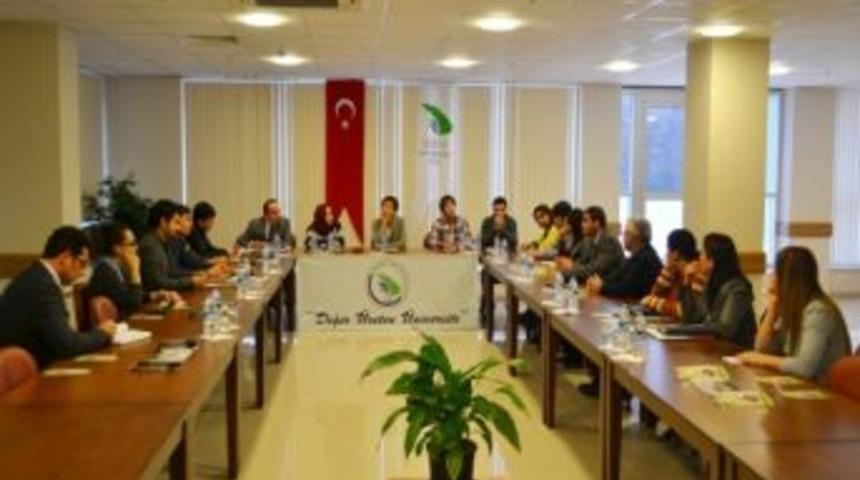 Rekt&ouml;r Şerifoğlu Yabancı &Ouml;ğrencilerle Bir Araya Geldi