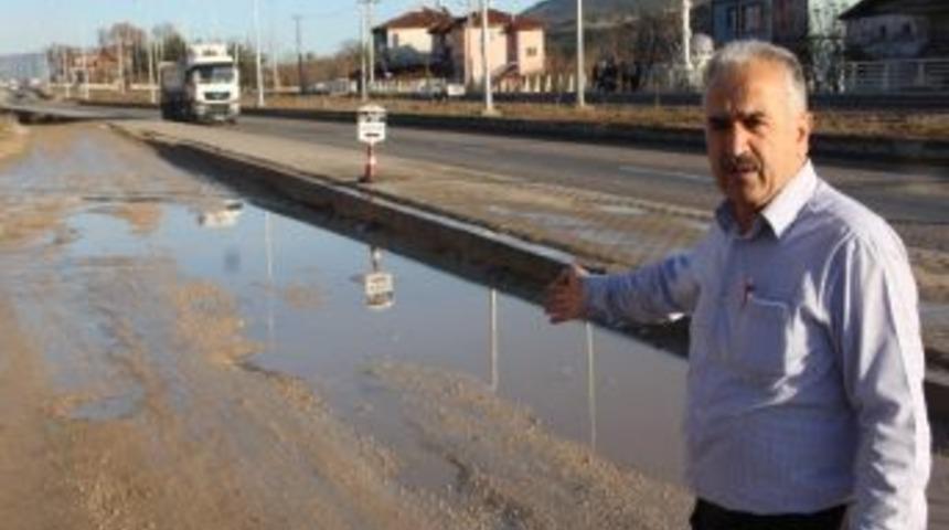 Mahalle Yolları K&ouml;stebek Yuvasına D&ouml;nd&uuml;