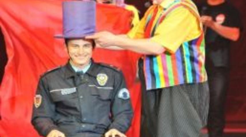 B&uuml;y&uuml;k Ankara Sirki Polis &Ouml;ğrencileri Ağırladı