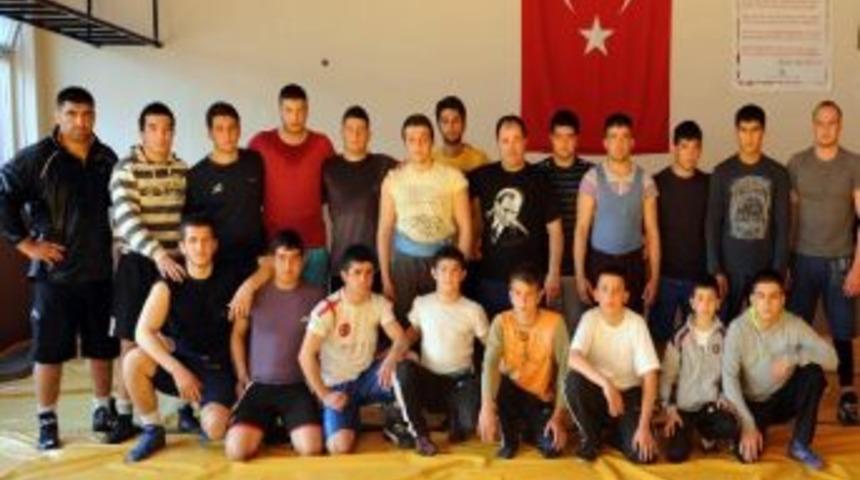 B&uuml;y&uuml;kşehir&rsquo;in Gen&ccedil; G&uuml;reş&ccedil;ileri T&uuml;rkiye Şampiyonası&rsquo;nda