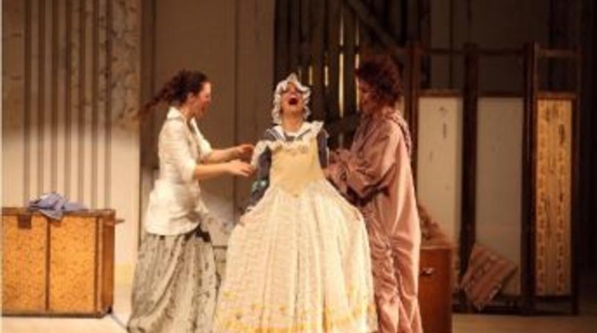 Opera Sahnesinde &ldquo;figaro&rsquo;nun D&uuml;ğ&uuml;n&uuml;&ldquo; Var