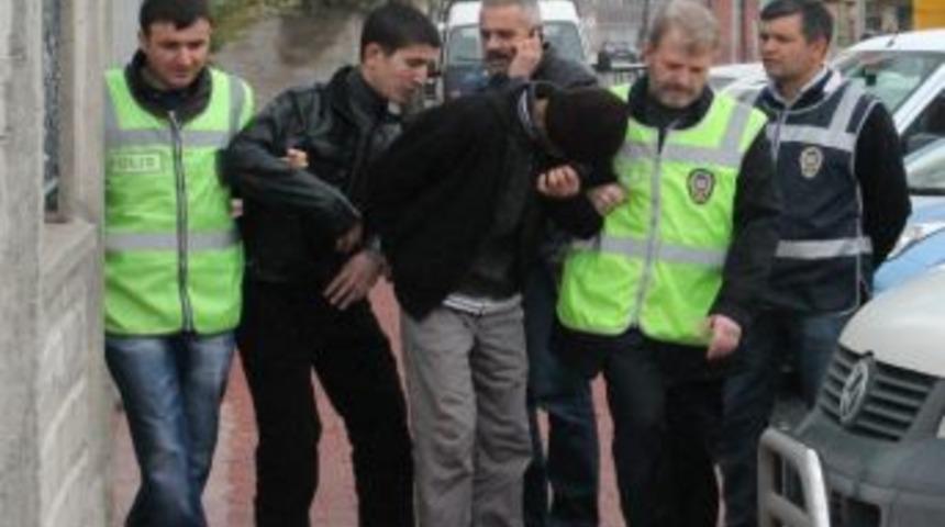 Camide Saklanan Hırsızlar Yakalandı