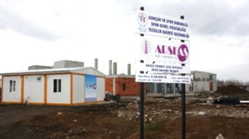 Başkan İsmail Bayram Spor Salonu İnşaatını İnceledi