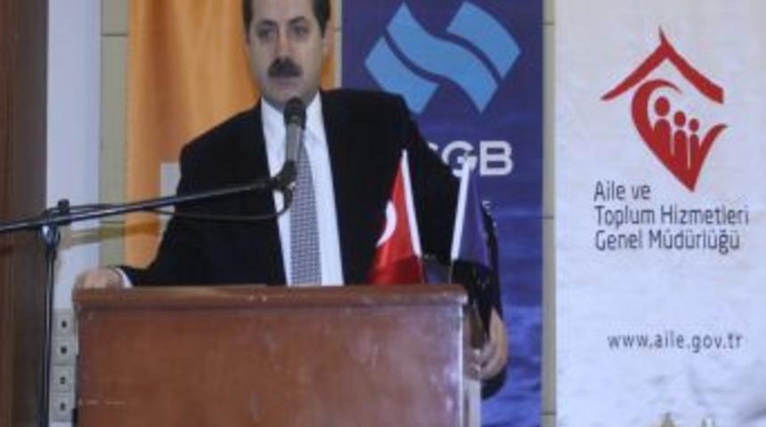 Bakan &Ccedil;elik: Ayrımcılığı Kaldıracağız, Ancak Karşılıklı Adımlar Atmalıyız