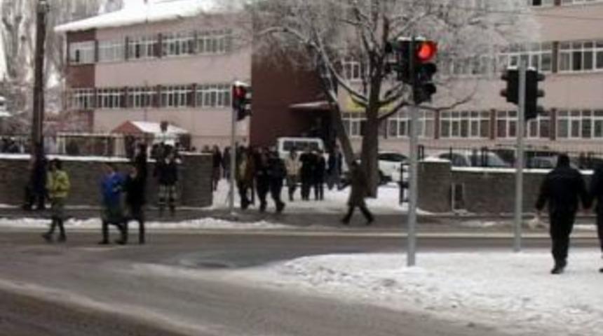 Kars&rsquo;ta Se&ccedil;meli Ders &ldquo;k&uuml;rt&ccedil;e&rdquo; İlgi G&ouml;rmedi