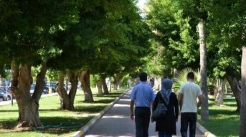 Hataylılar Sıcak Havanın Tadını &Ccedil;ıkarıyor