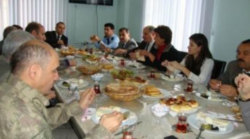 Kaymakam U&ccedil;ar, Kahvaltılı Toplantı Yaptı