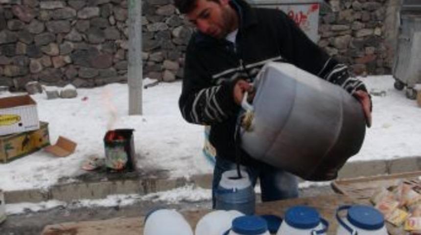 Pekmezi Isıtıp Isıtıp Sattı