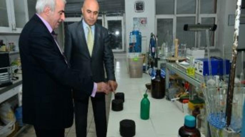 Kar, Su Ve G&uuml;neşten Etkilenmeyen Asfalta Belediye Başkanı İlgisi