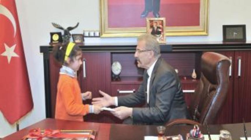 Hoşg&ouml;r&uuml; &Ouml;ğrencileri, Vali Cerrah&rsquo;ı Ziyaret Etti