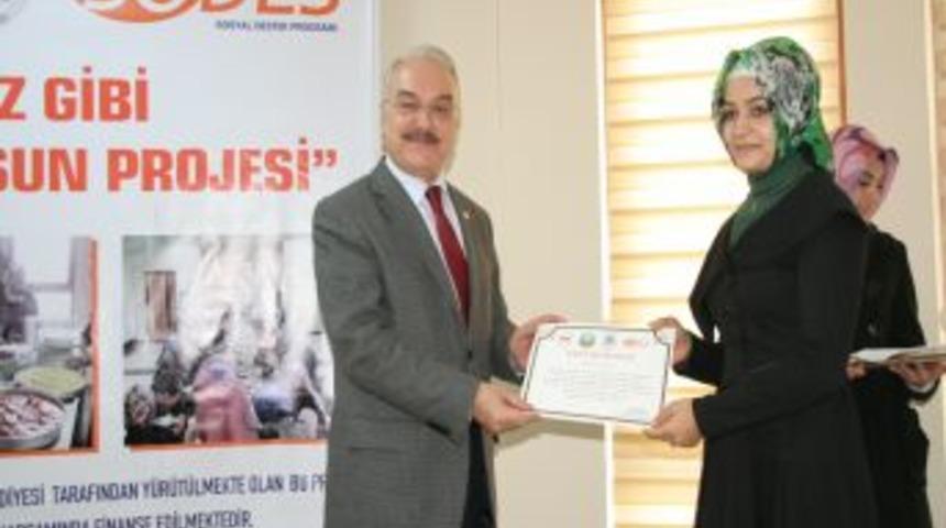 Erzincanlı Bayanlar Y&ouml;resel Yemekler &Uuml;zerine Eğitim Aldı