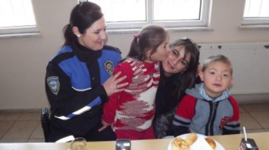 Uşak Polisi Vala Gedik İlk&ouml;ğretim Ve İş Okulu'nu Ziyaret Etti