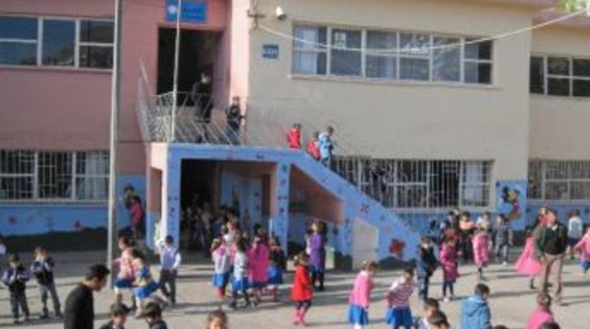 Derik Cumhuriyet İlk&ouml;ğretim Okulu'nda Akaryakıt Sorunu