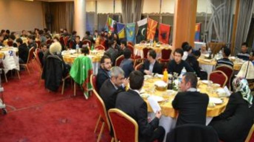 Ak Partili Gen&ccedil;ler Yabancı Uyruklu &Ouml;ğrencilerle Buluştu