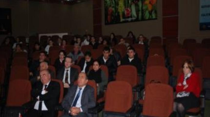 Salilhi&rsquo;de &ldquo;aile İ&ccedil;i İletişim&rdquo; Konferansı D&uuml;zenlendi