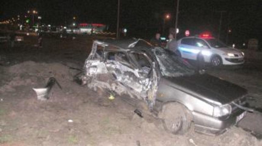 Kırşehir’de 2 Otomobil Çarpıştı: 1 Ölü, 3 Yaralı