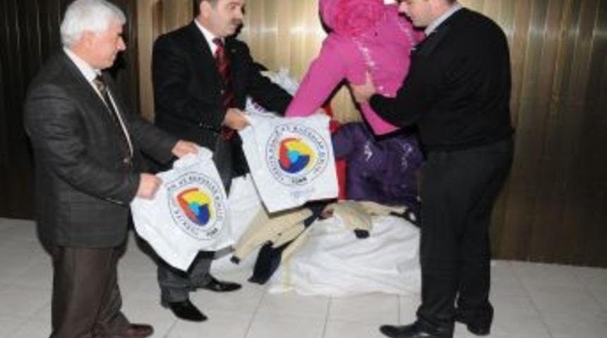 TOBB Ve STSO Ihtiya&ccedil; Sahibi &Ouml;ğrencilere Mont Ve Ayakkabı Dağıttı