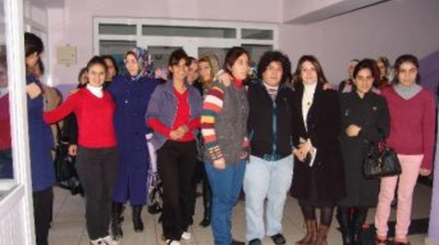 Ev Hanımlarından Anlamlı Ziyaret