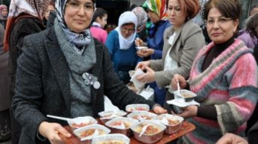 Ak Parti Erdemli İl&ccedil;e Teşkilatı'ndan Aşure Etkinliği