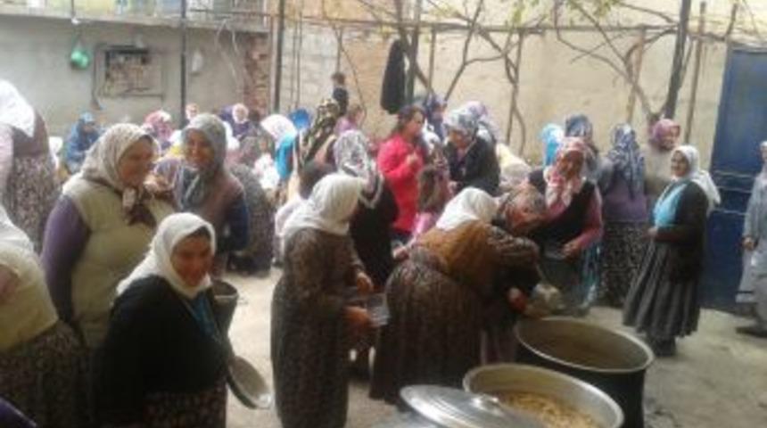 Kuyucak K&ouml;yl&uuml;leri Aşure Hayrında Biraraya Geldi