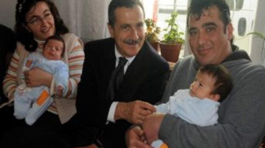 Başkan Ata&ccedil; İkizleri Ziyaret Etti