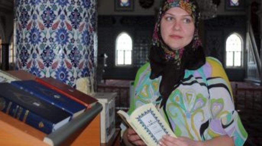 Turistler İslamiyet'i Dil Bilen Din G&ouml;revlisinden Dinleyecek