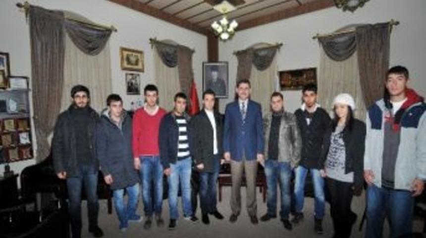 Aydınlı&rsquo;dan &Uuml;niversitelilere A&ccedil;ık Destek