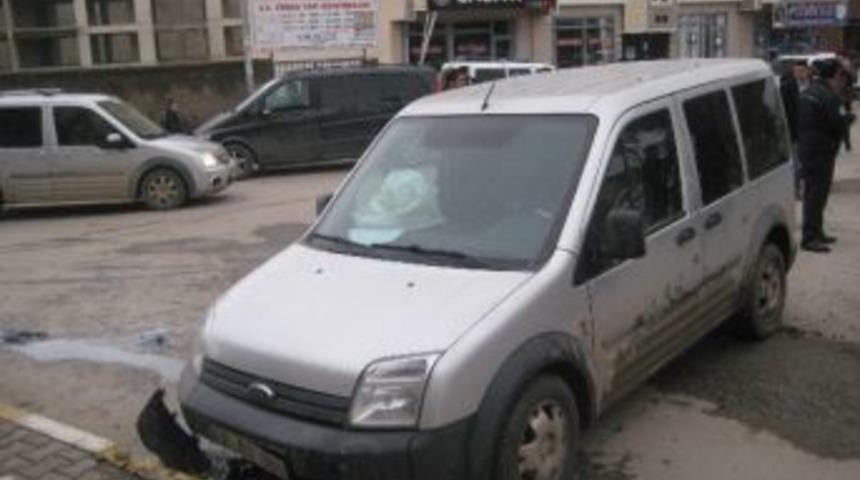 Muş&rsquo;ta Gasp&ccedil;ıların Peşine D&uuml;şen Polis Aracı Kaza Yaptı