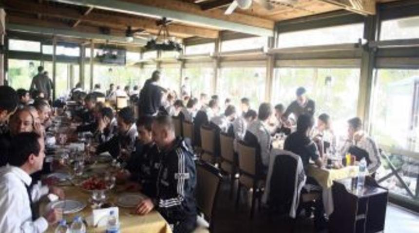 Beşiktaş'ta Oyuncular Antalya’da Birlik Beraberlik Yemeği Yedi