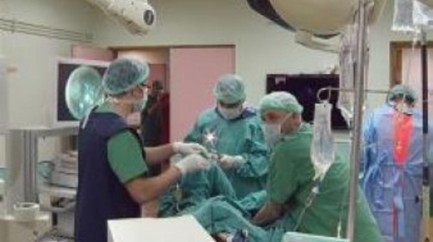 F&Uuml; Hastanesinde lazerle tedavi d&ouml;nemi