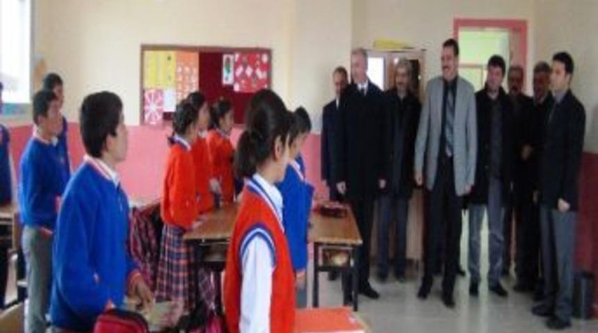 &Ouml;ğrencilere Kışlık Giyecek Yardımı