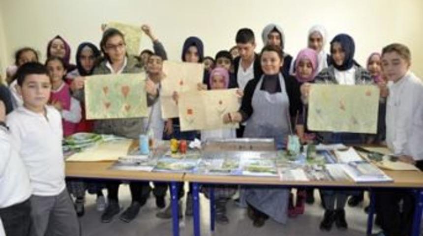 &Ouml;ğrenciler Ebru sanatıyla tanıştı