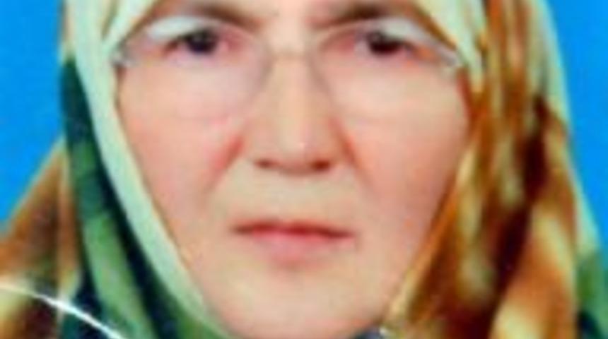 Annesini kesip &ouml;ld&uuml;rd&uuml;