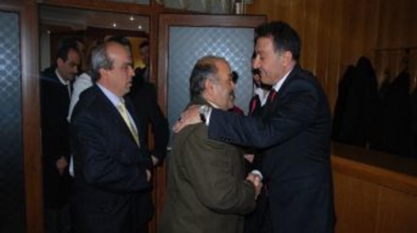 Caner, M&uuml;d&uuml;rleriyle Vedalaştı