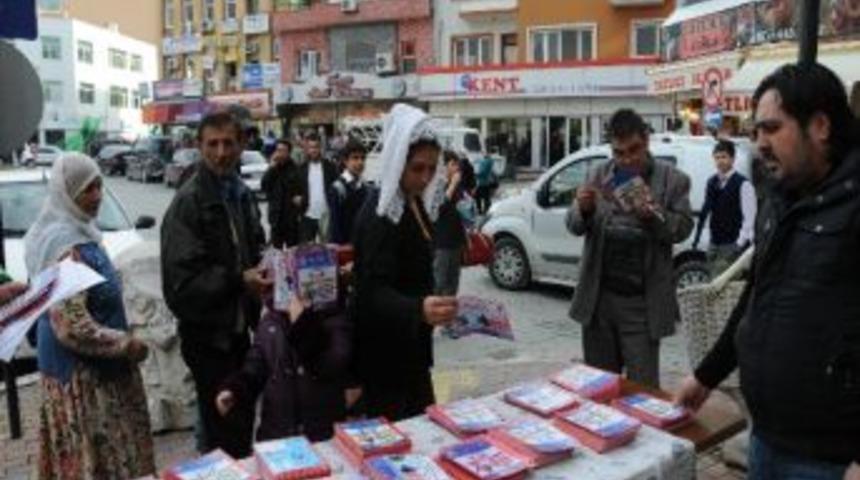 Tarsus'ta Polis Vatandaşlara Uyarıcı Broş&uuml;r Dağıttı