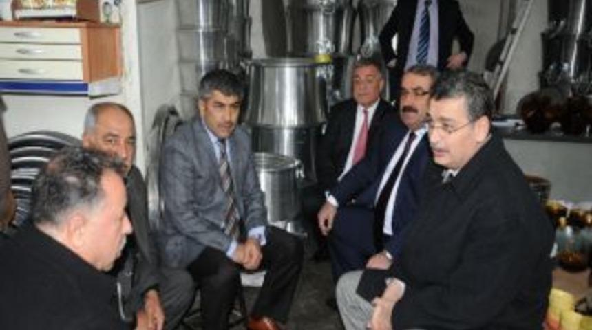 Bakan Yardımcısı Halil Etyemez &Ccedil;arşı Ziyareti Yaptı